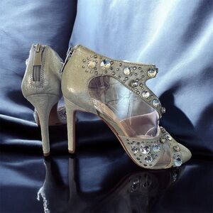 💕VINTAGE💕 New in Box Vince Camuto size 7 Heels